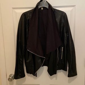 XXL black faux leather flyway very light